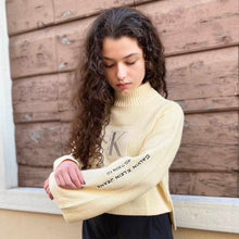 Carica l&#39;immagine nel visualizzatore di Gallery, Calvin Klein maglione bambina oversize G02324
