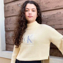 Carica l&#39;immagine nel visualizzatore di Gallery, Calvin Klein maglione bambina oversize G02324
