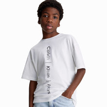 Carica l&#39;immagine nel visualizzatore di Gallery, Calvin Klein t-shirt bambino logo B02036
