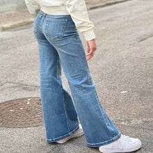 Carica l&#39;immagine nel visualizzatore di Gallery, Diesel jeans bambina svasato J00816

