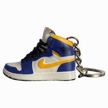 Carica l&#39;immagine nel visualizzatore di Gallery, Portachiavi Jordan 1 High Lakers
