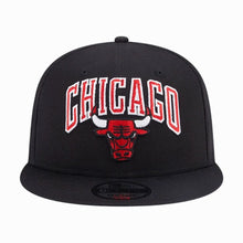 Carica l&#39;immagine nel visualizzatore di Gallery, New Era cappellino 9FIFTY Chicago Bulls ricami 60364257
