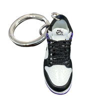 Carica l&#39;immagine nel visualizzatore di Gallery, Portachiavi Nike Dunk Low SB Court Purple
