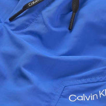 Carica l&#39;immagine nel visualizzatore di Gallery, Calvin Klein bermuda tessuto tecnico azzurro B01612
