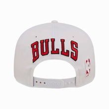 Carica l&#39;immagine nel visualizzatore di Gallery, New Era cappellino 9FIFTY Chicago Bulls rosso e bianco
