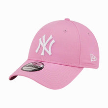 Carica l&#39;immagine nel visualizzatore di Gallery, New Era cappellino 9FORTY NY Yankees rosa/bianco

