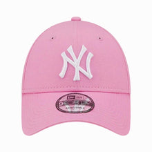 Carica l&#39;immagine nel visualizzatore di Gallery, New Era cappellino 9FORTY NY Yankees rosa/bianco
