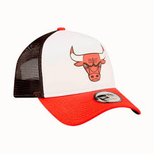 Carica l&#39;immagine nel visualizzatore di Gallery, New Era cappellino Trucker Chicago Bulls  bianco rosso
