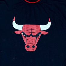 Carica l&#39;immagine nel visualizzatore di Gallery, New Era t-shirt nera Chicago Bulls oversize 13083910
